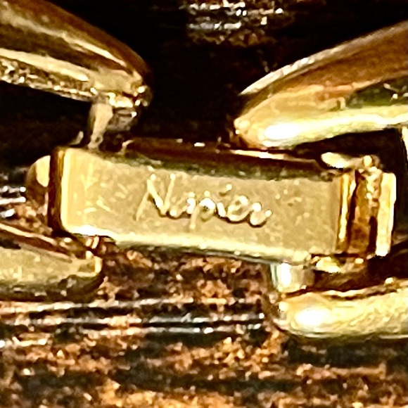 Napier Vintage Collar Statement Necklace w/ White Enamel Center | 1980s - Picture 10 of 11